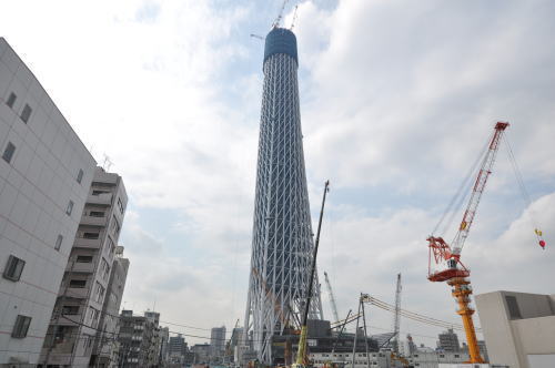 いよいよ東京タワーを抜いて日本一のタワーになった、東京スカイツリー撮影現在338メートル